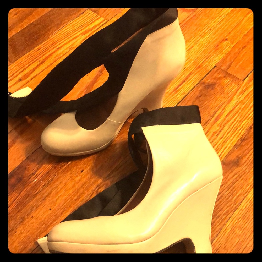 Leather ribbon heels